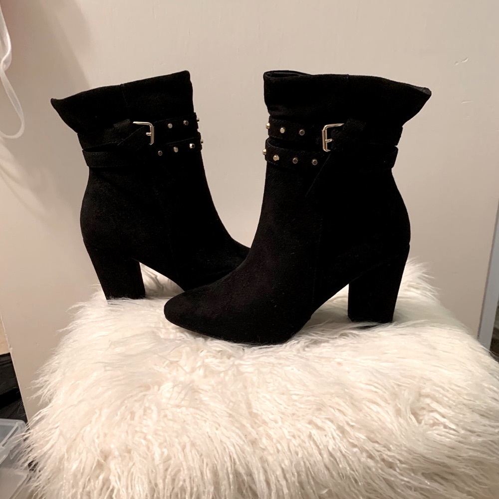 NWOT Black suede booties